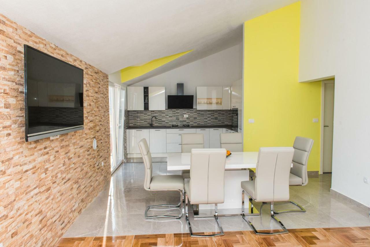 Apartman Franko Apartment Grebastica Exterior photo